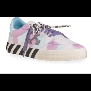 Men’s Vulcanized low top Off-White sneakers